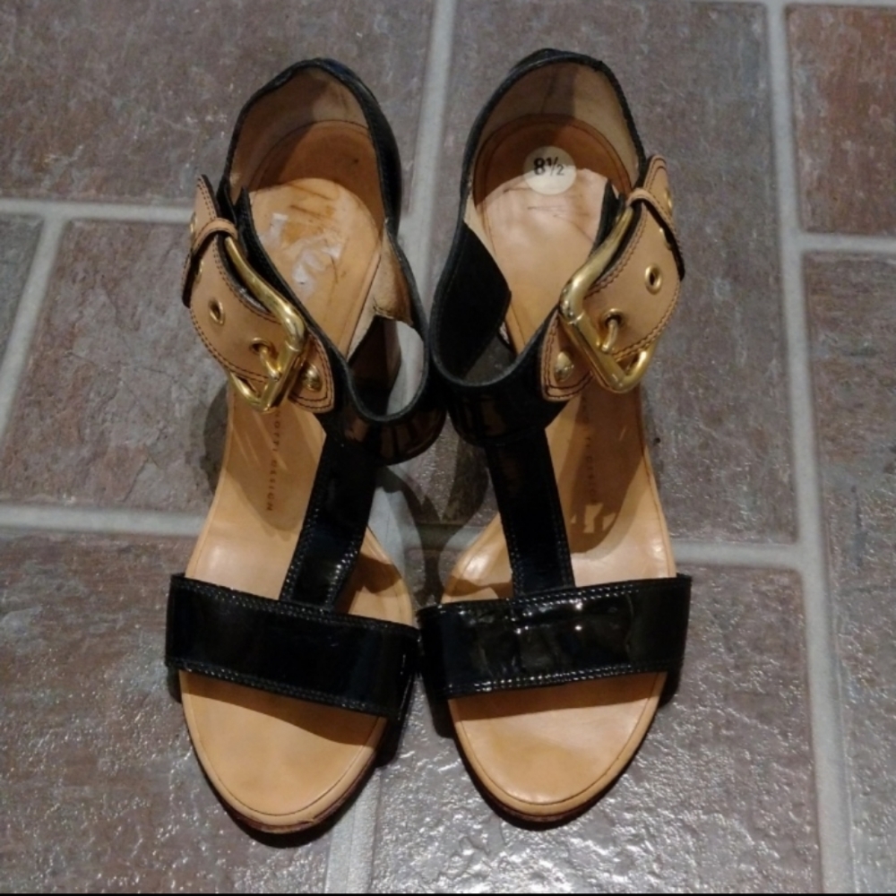 Giuseppe Zanotti buckle detail ankle strap black patent block heel size 8.5